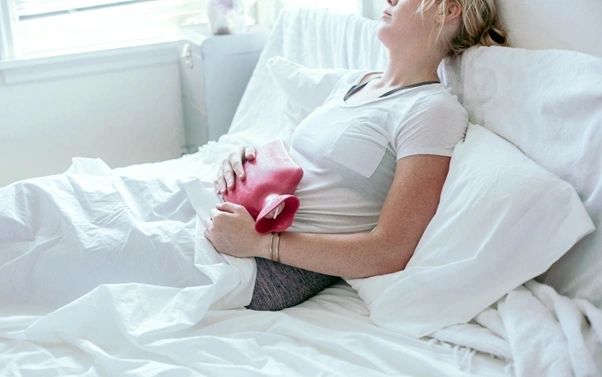 כיצד לתמוך בבריאות הורמונלית אצל נשים הסובלות מעייפות פוסט-ויראלית